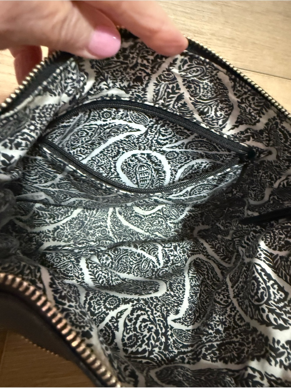 Vera Bradley Black Pebbled Leather Crossbody Bag Adjustable Strap Zip Top Purse - Picture 5 of 7
